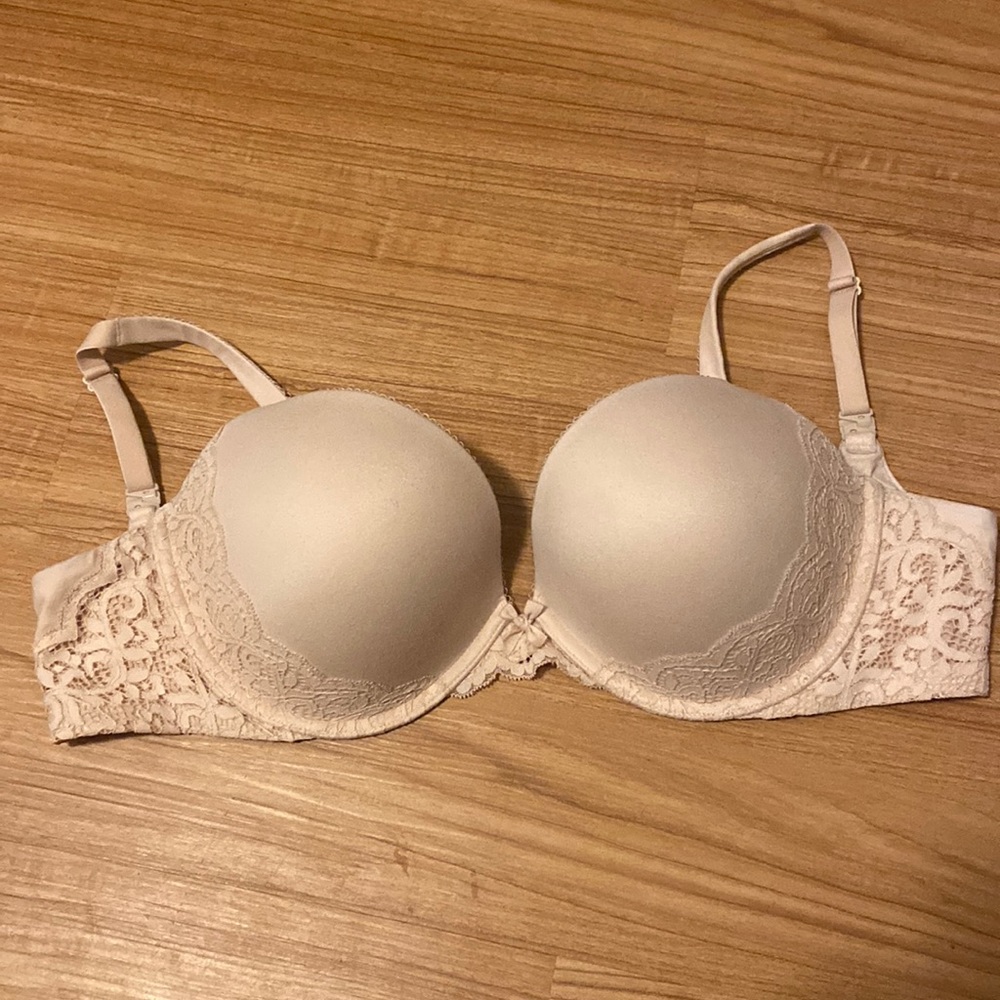 VS soft pink bra with lace detail